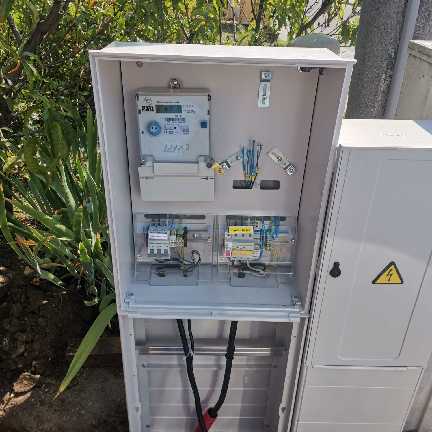 Hotový venkovní elektroměrový rozvaděč – Elektro Přibylík