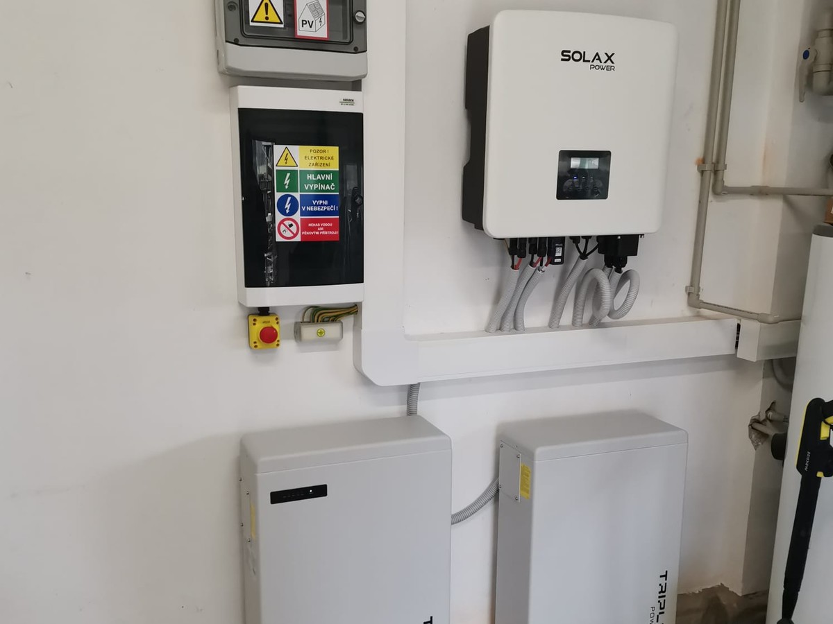 Fotovoltaická elektrárna Kroměříž – střídač a bateriové úložiště FVE Přibylík